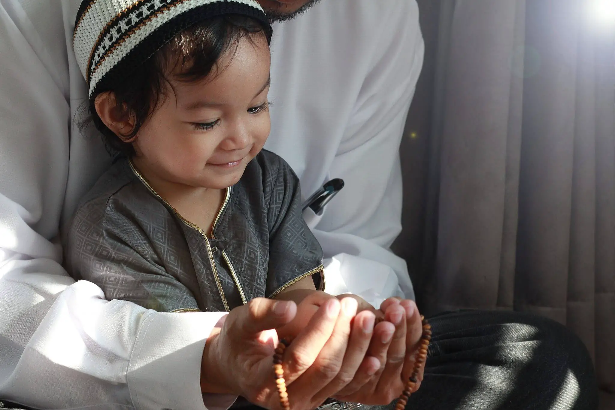 muslim child praying